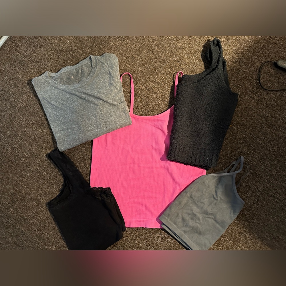 Bundle of Crop Tops (All fit like XL)
